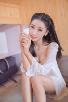 保姆三