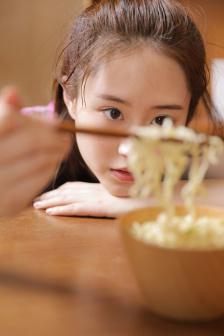 镜子里看我怎么进入你